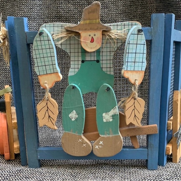 Fall Scarecrow Tabletop Screen - Picture 6 of 8